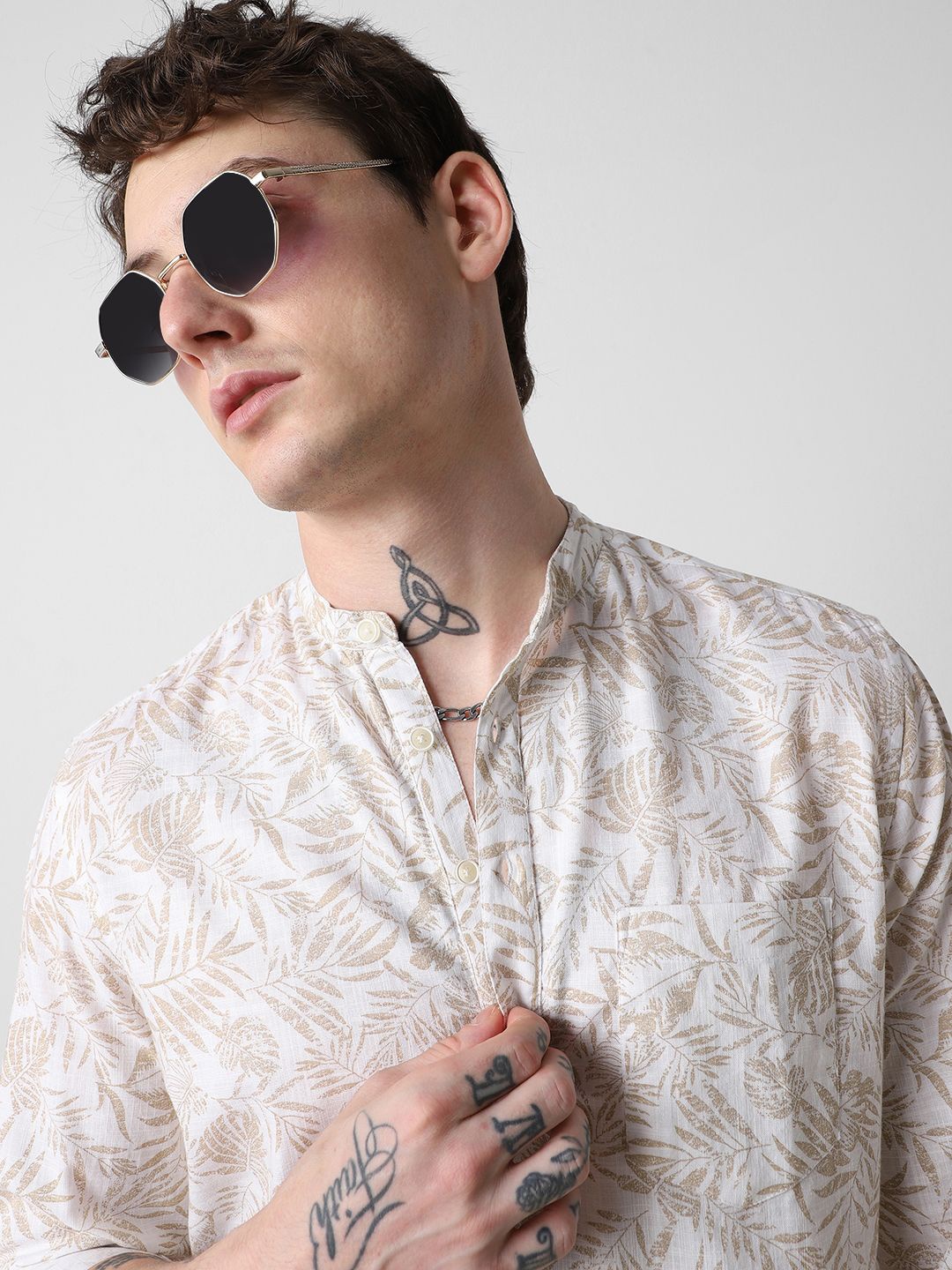 

VASTRADO Leaf Printed Band Collar Cotton Straight Kurta, White