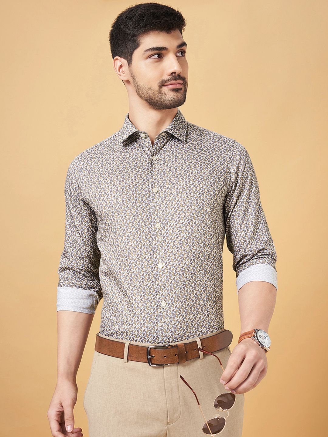 

Peregrine by Pantaloons Men Slim Fit Floral Opaque Printed Party Shirt, Brown