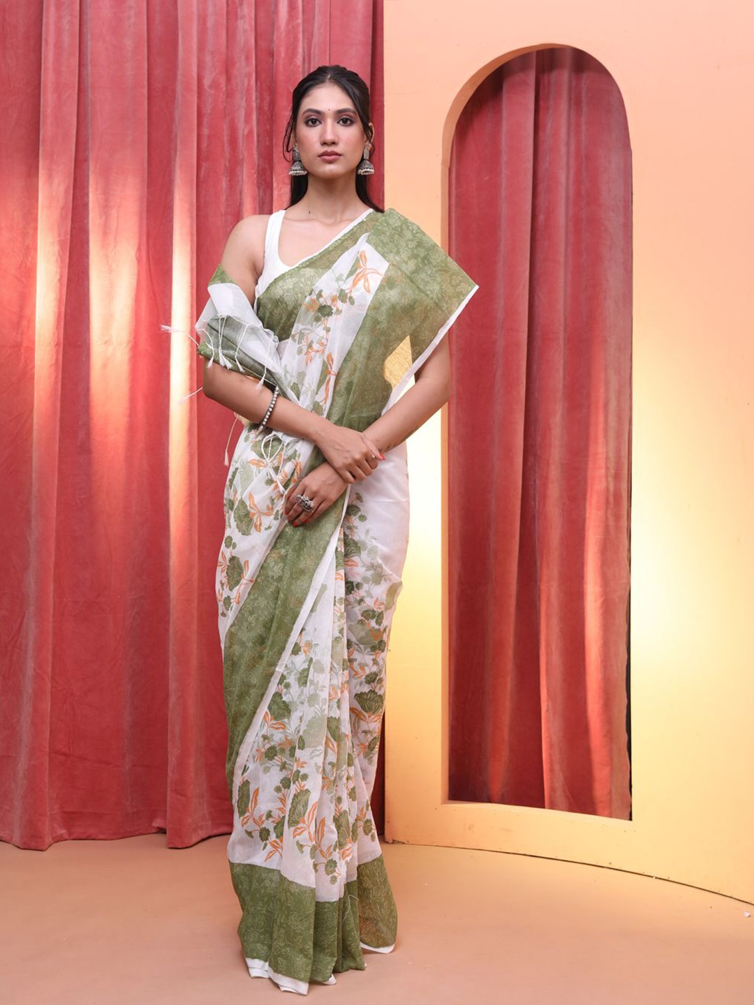 

Saranee Floral Printed Jamdani Saree, Green