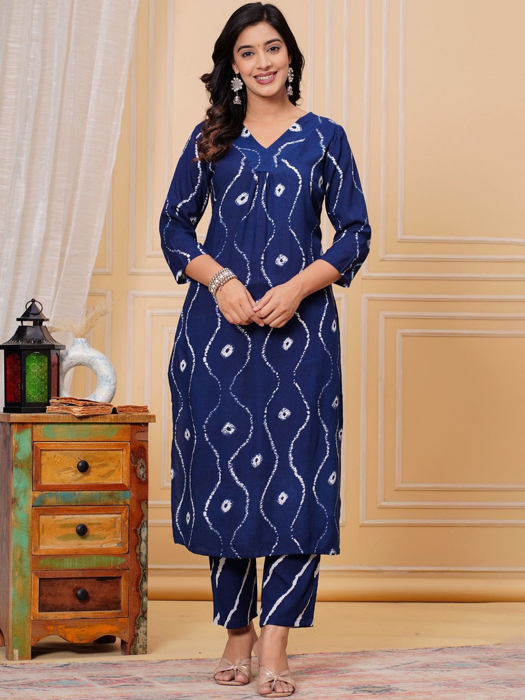 

SARAI CREATIONS Bandhani Printed V-Neck A-Line Kurta With Trousers, Blue