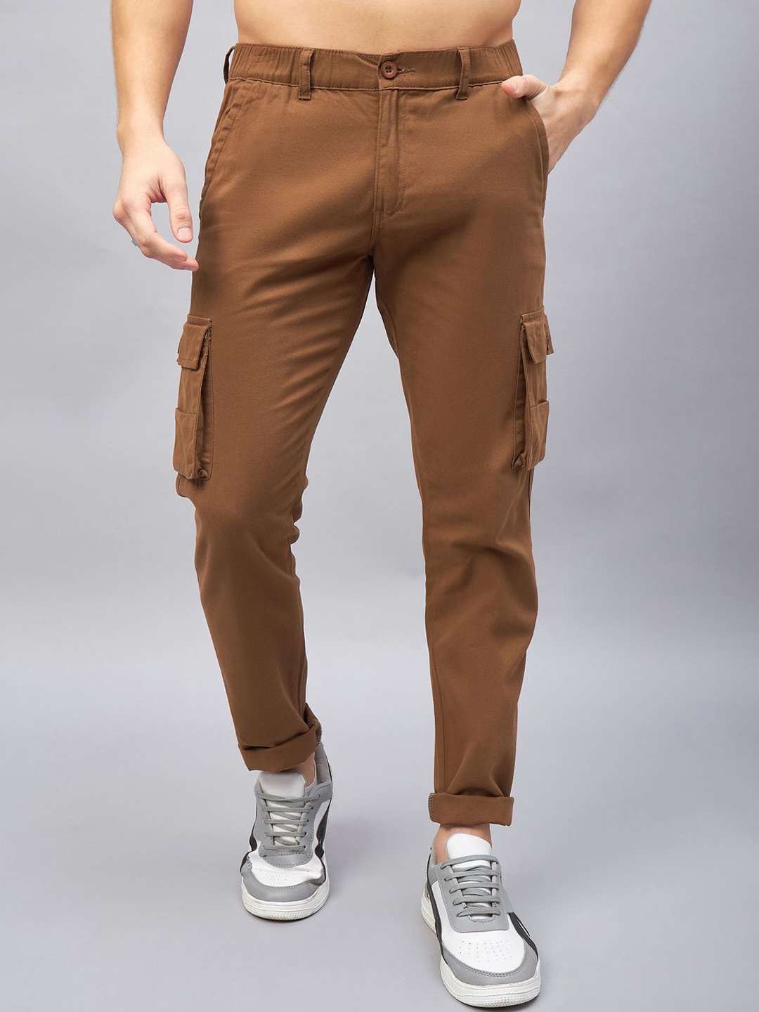 

STUDIO NEXX Men Tailored Fit Mid-Rise Cotton Cargos Trousers, Brown