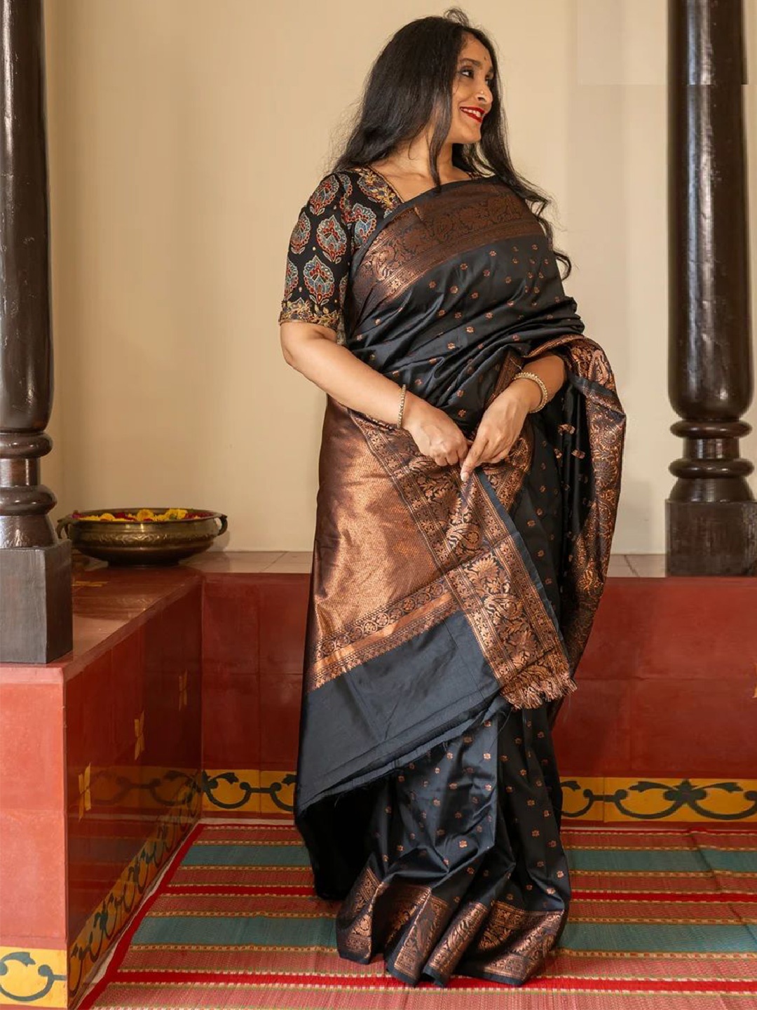 

VASALI Ethnic Motif Zari Woven Kanjeevaram Saree, Black