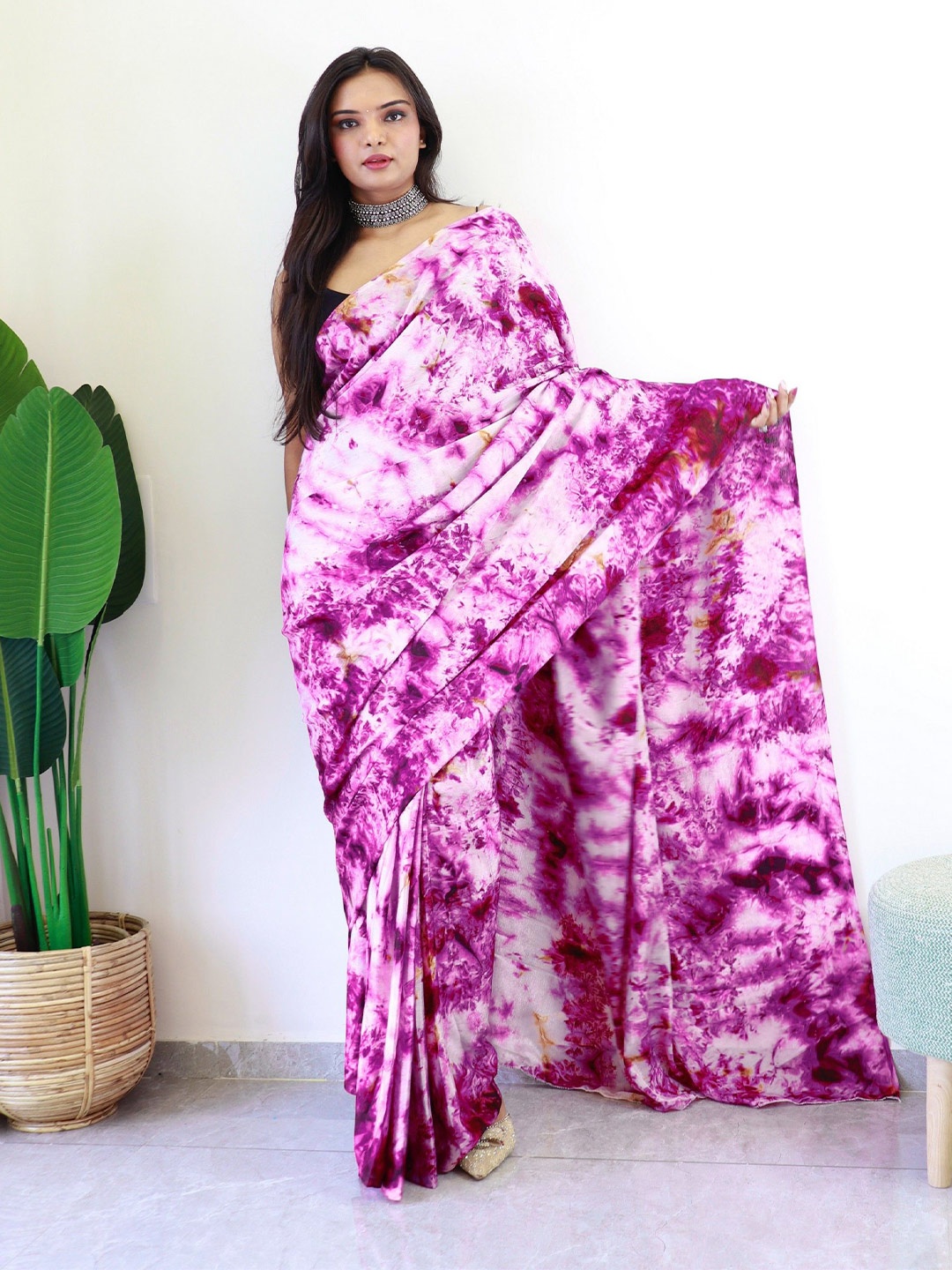 

Reeta Fashion Tie and Dye Ready to Wear Saree, Burgundy