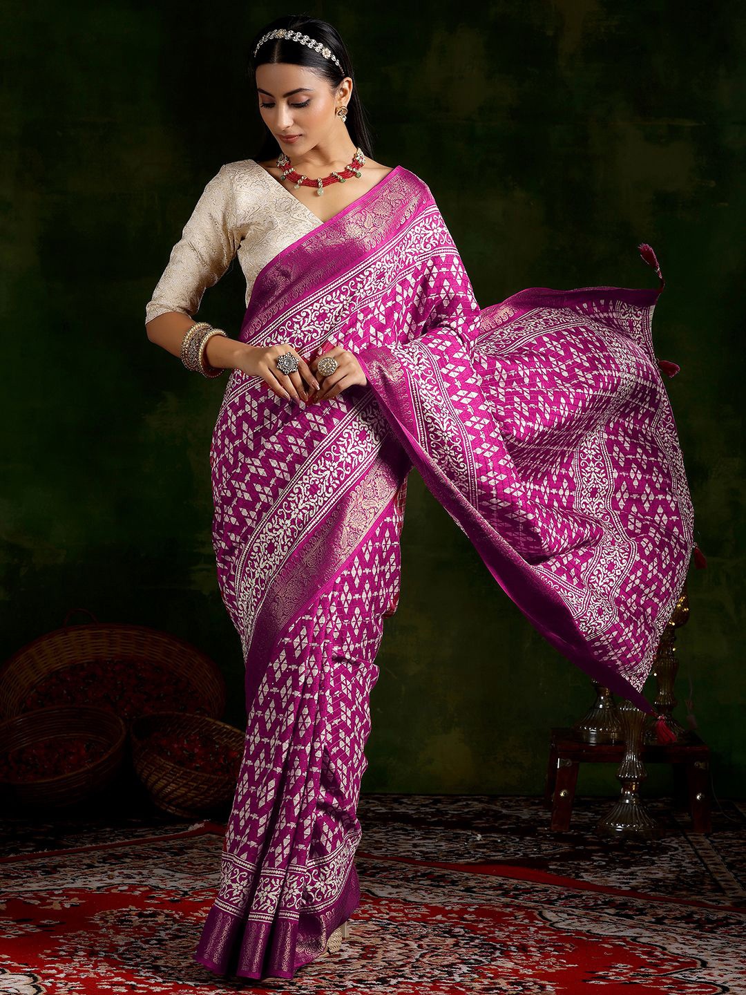 

Libas Ethnic Motifs Printed Zari Saree, Magenta