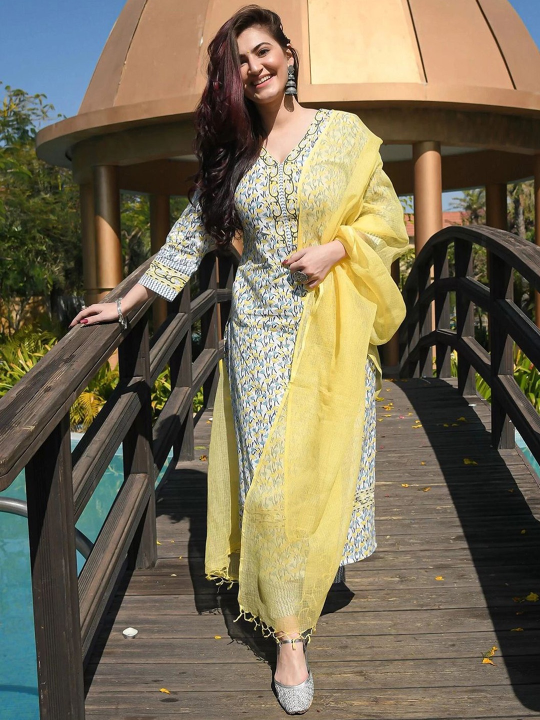 

7Threads Floral Printed V-Neck Straight Kurta with Trousers & Dupatta, Yellow