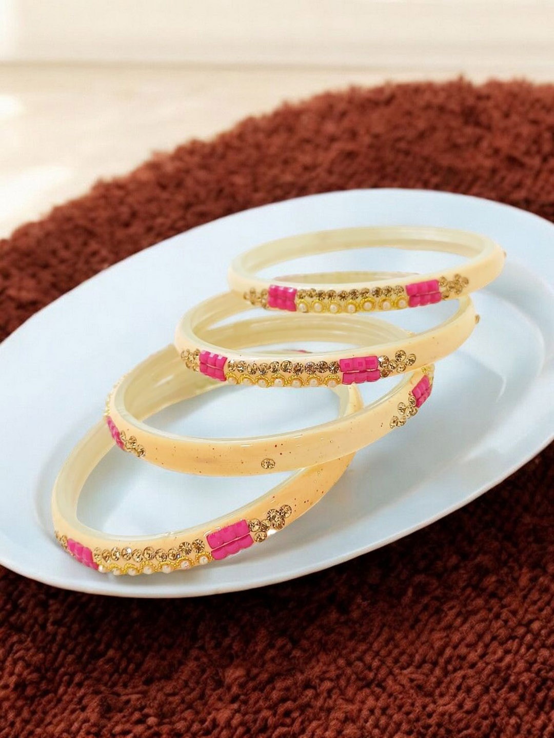 

FEMMIBELLA Set of 4 Stone-Studded Bangles, Peach