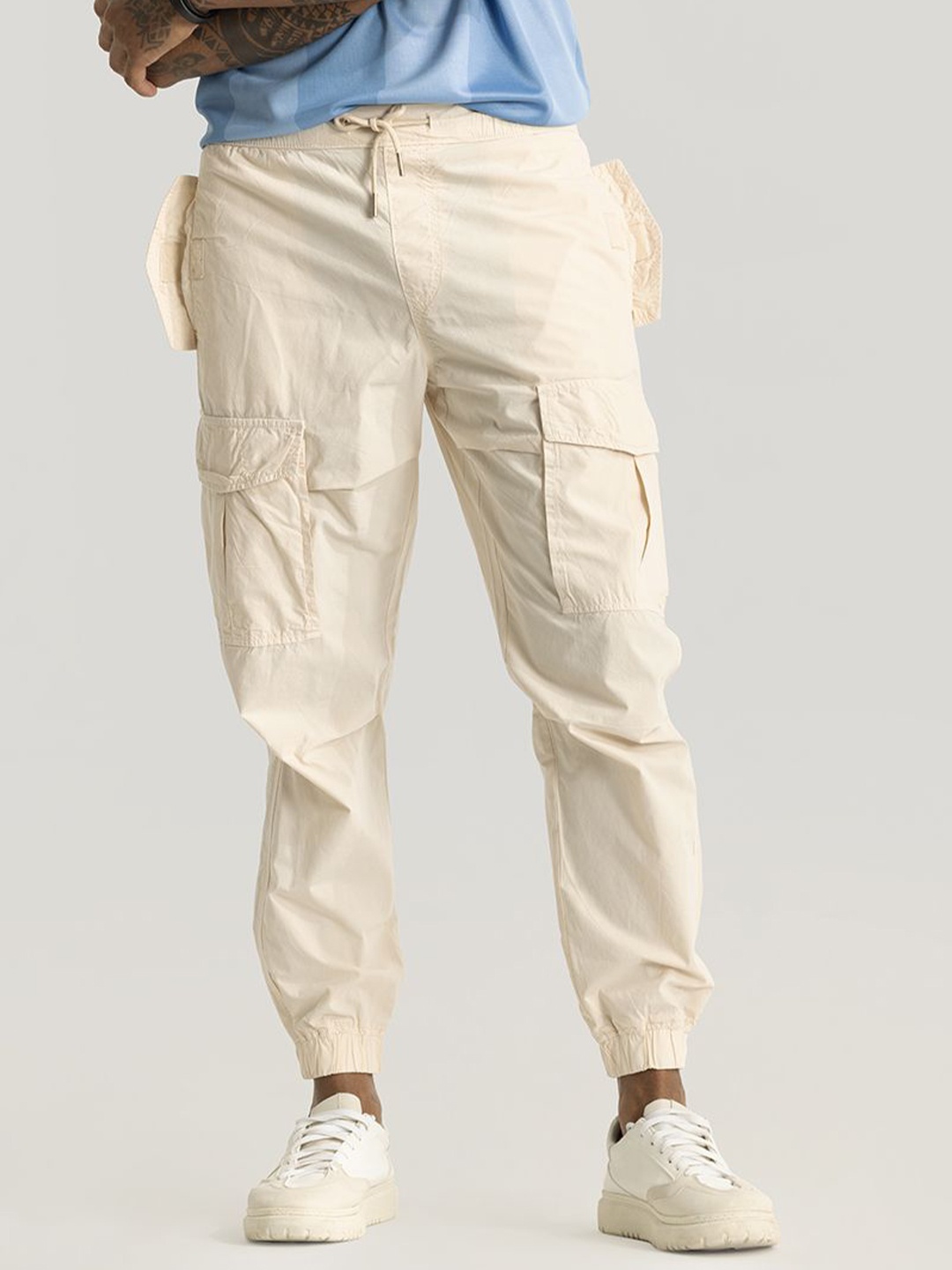 

Snitch Men Classic Mid-Rise Cargos Trousers, Cream