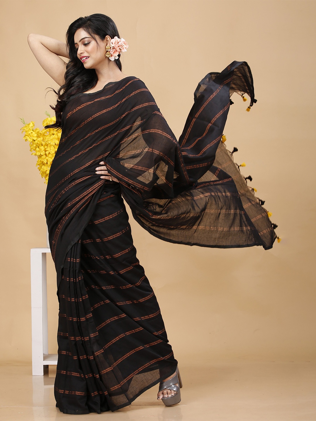 

SLAGHA Striped Pure Cotton Taant Saree, Black