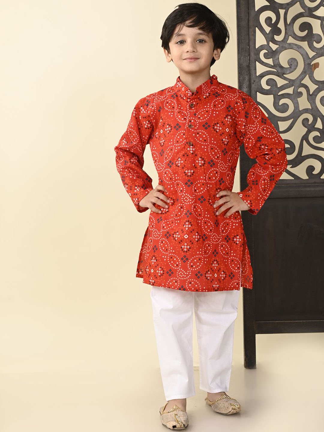

Superminis Boys Bandhani Printed Regular Pure Cotton Straight Kurta with Pyjamas, Red