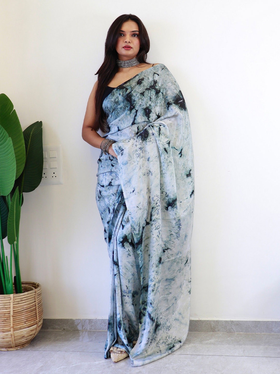 

Reeta Fashion Tie and Dye Ready to Wear Saree, White