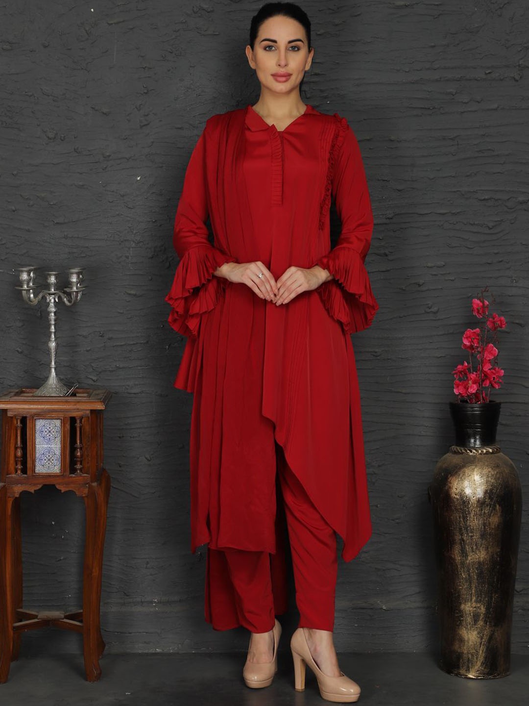 

MUSHKIYA Shirt Collar Panelled A-Line Kurti With Trousers & Dupatta, Red