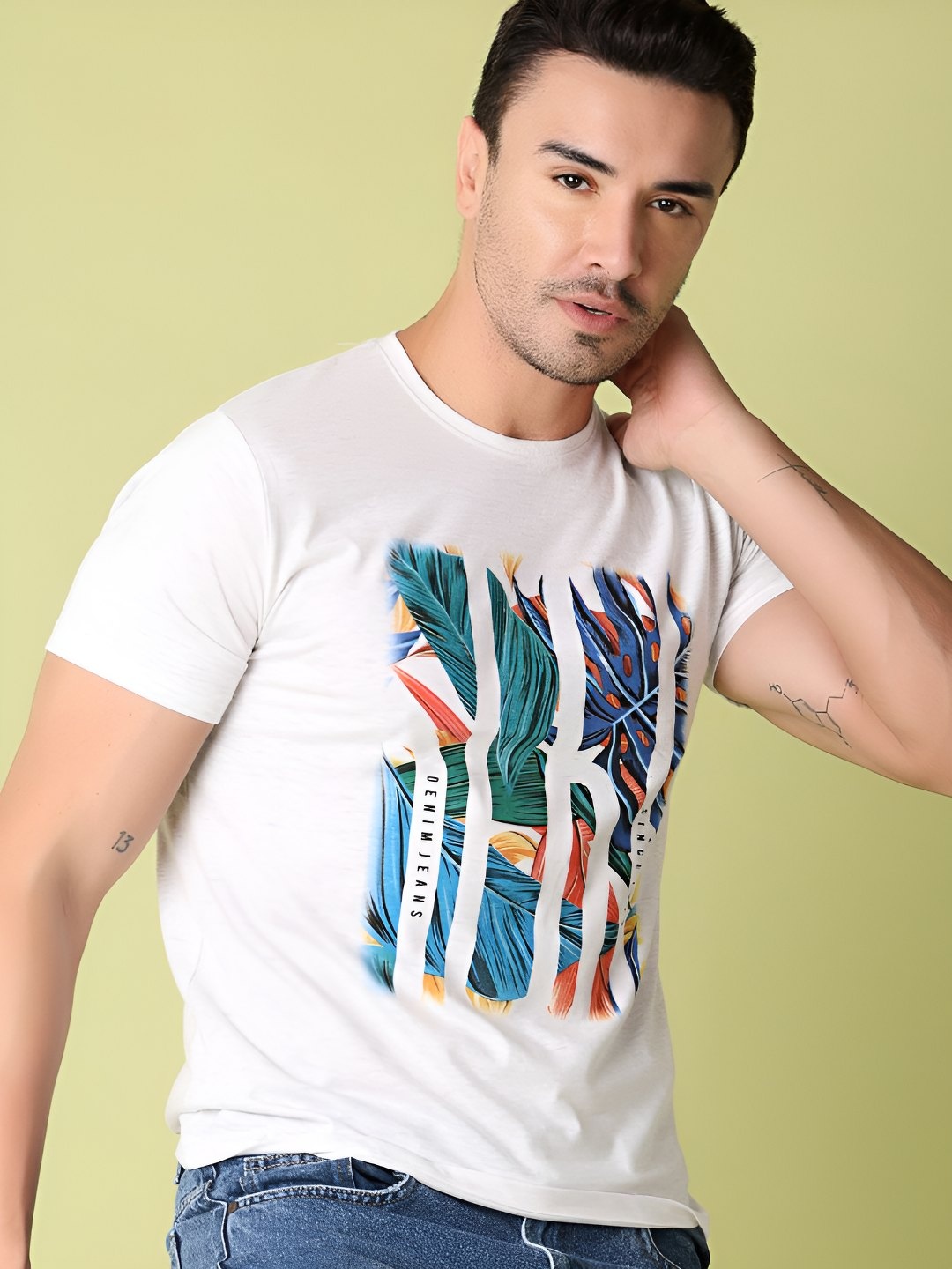 

V-Mart Men Printed Tropical Pockets Slim Fit T-shirt, Off white