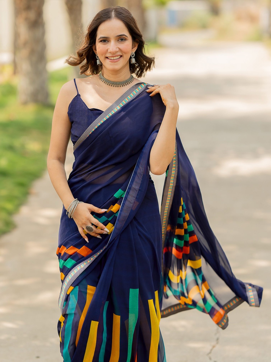 

MIRCHI FASHION Soft Printed Saree, Navy blue