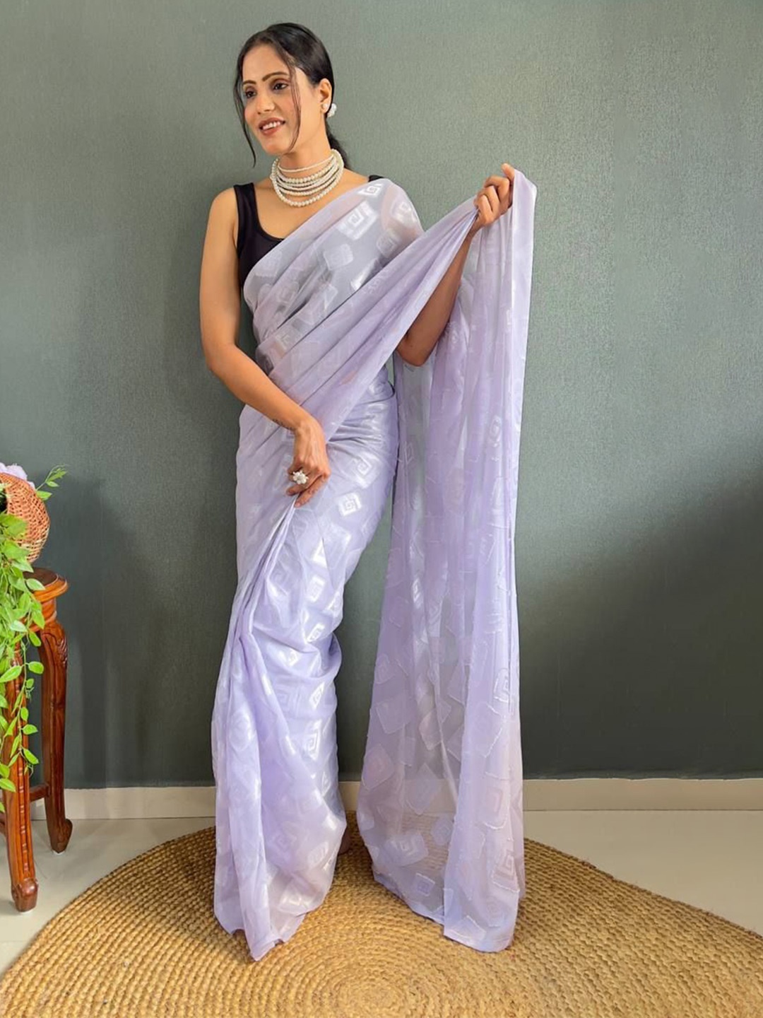 

Reeta Fashion Geometric Ready to Wear Saree, Lavender