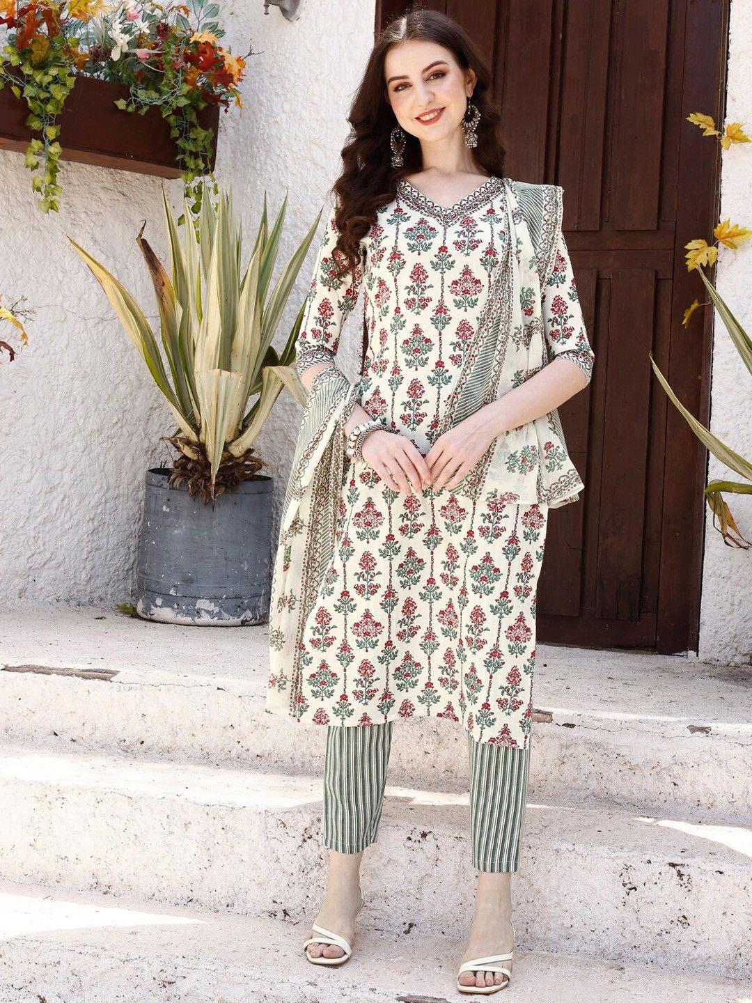 

7Threads Ethnic Motifs Printed V-Neck Straight Kurta with Trousers & Dupatta, White