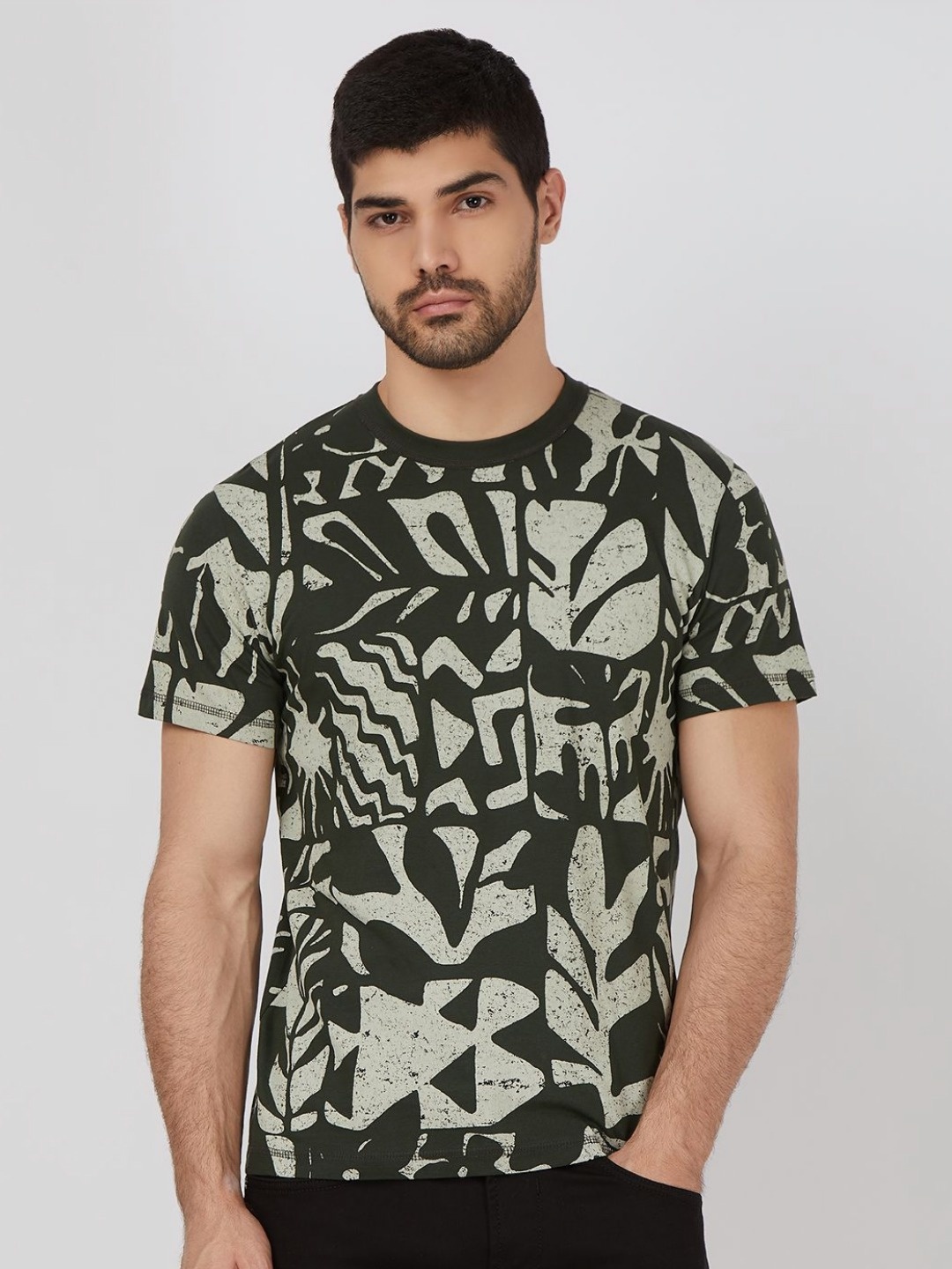 

Mufti Men Printed Extended Sleeves Pockets Slim Fit T-shirt, Olive