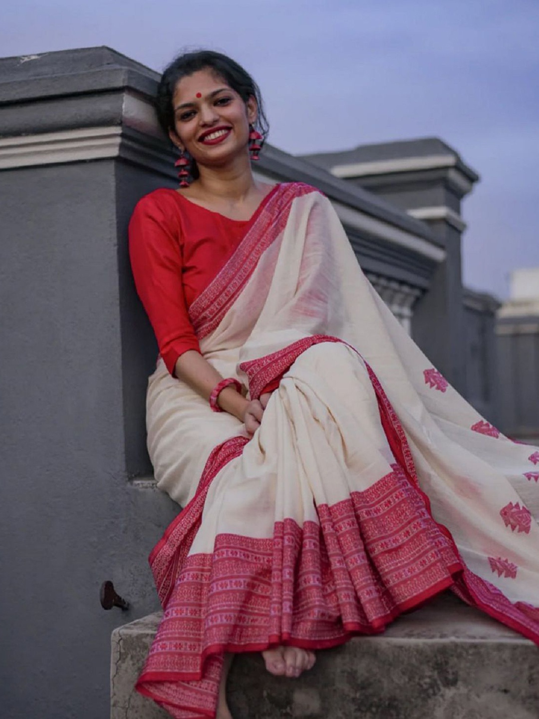 

LADY SHOPI Silk Blend Woven Design Daily Saree, Red