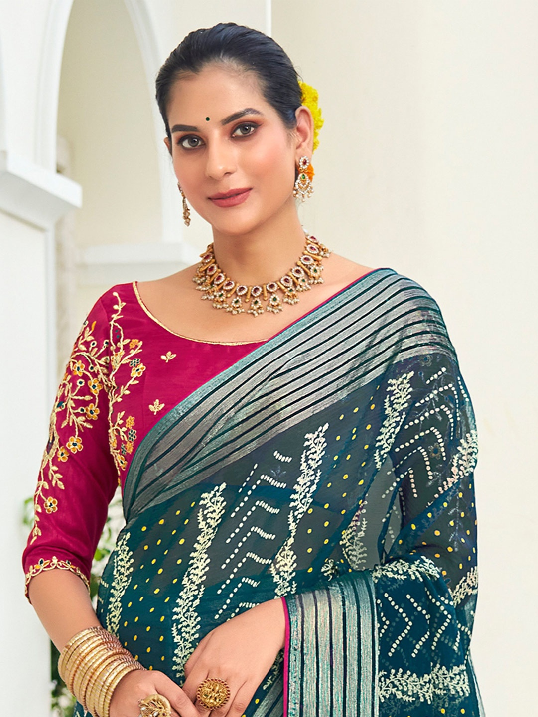 

VIRICA Bandhani Printed Saree With Blouse Piece, Green