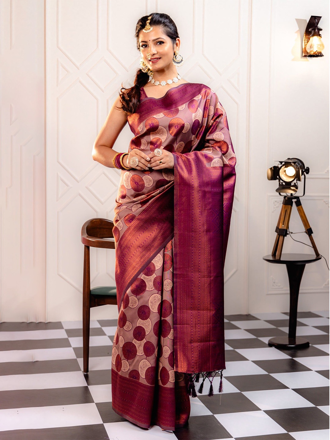 

Reeta Fashion Ethnic Motifs Zari Saree, Burgundy