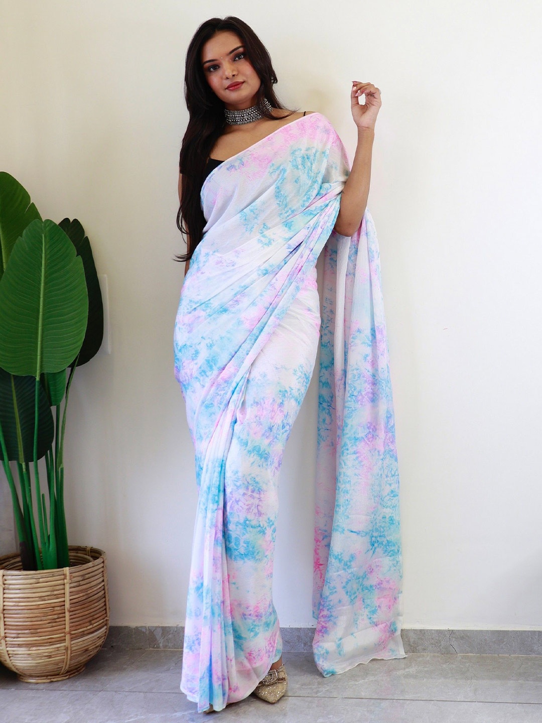 

Reeta Fashion Poly Chiffon Tie and Dye Festive Ready to Wear Saree, Rose
