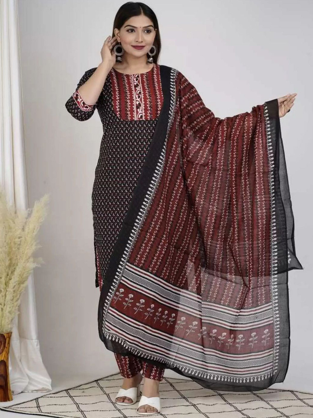 

7Threads Ethnic Motifs Printed Straight Kurta With Trousers & Dupatta, Black