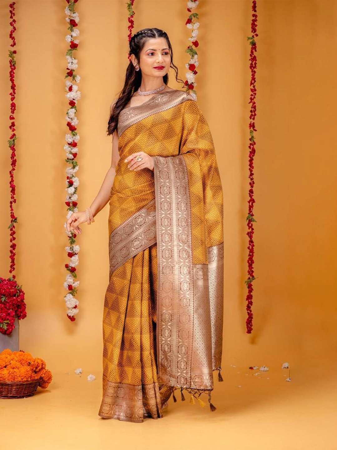 

Reeta Fashion Geometric Printed Zari Saree, Mustard