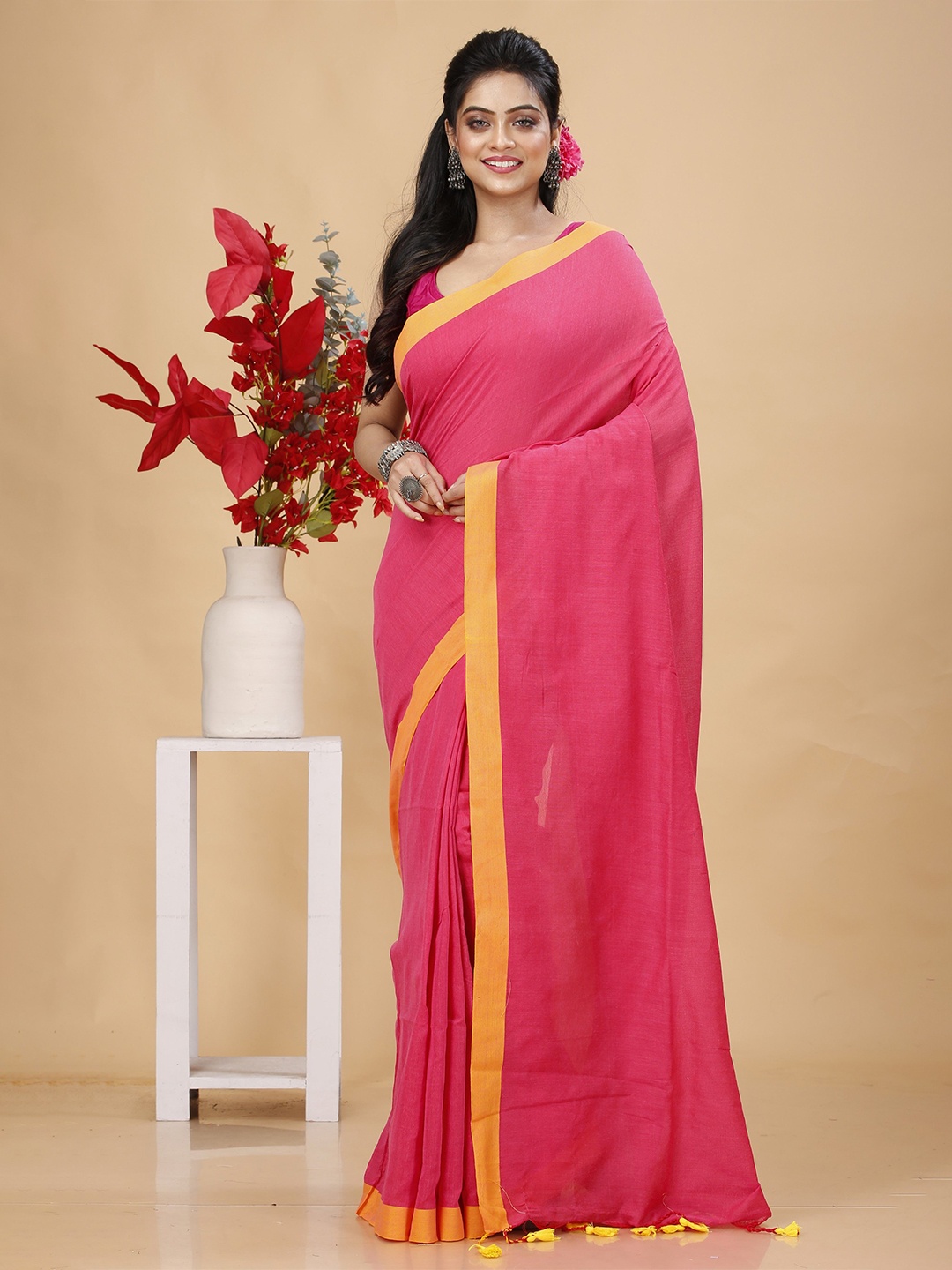 

SLAGHA Solid Taant Saree, Pink