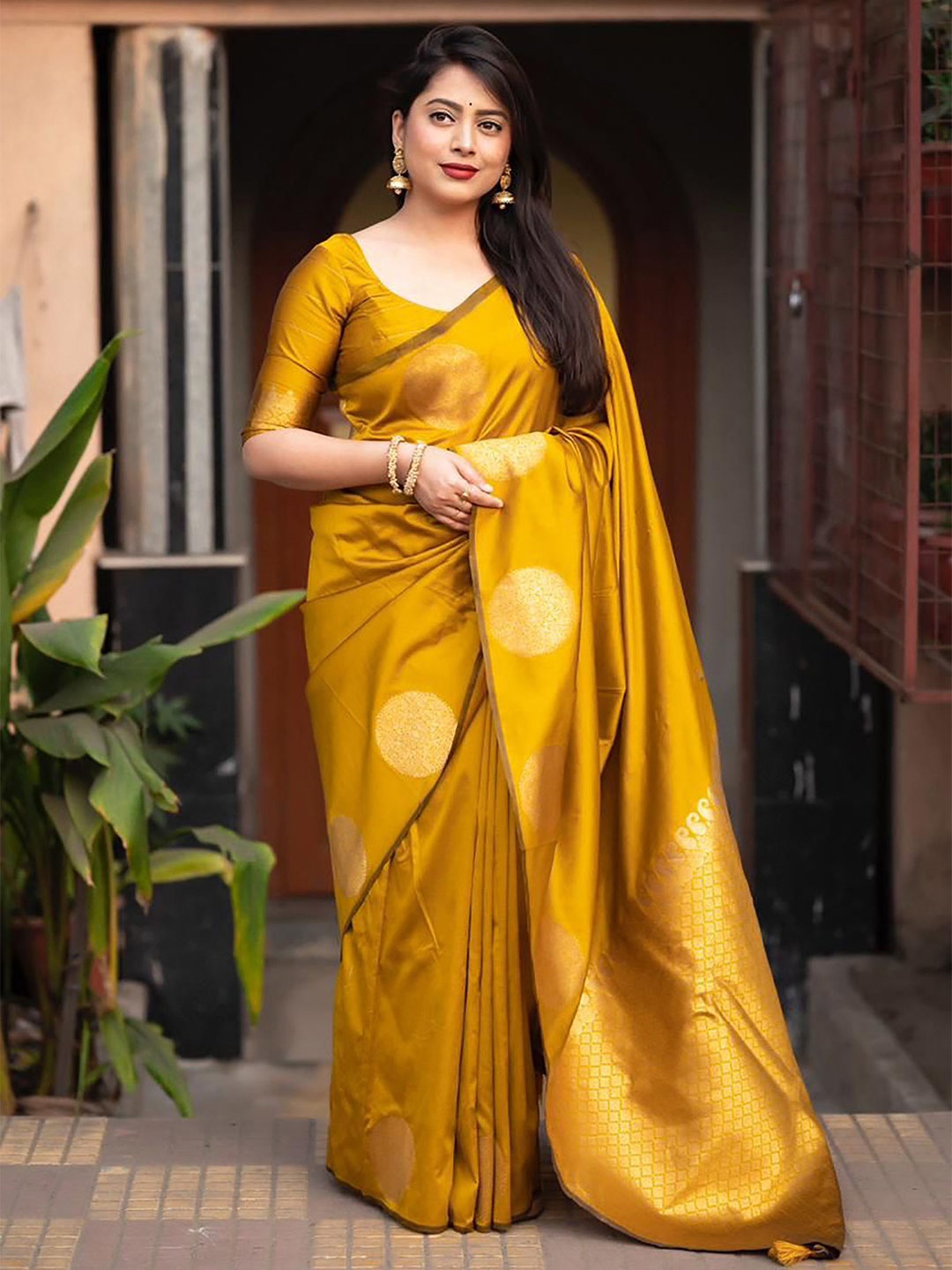 

KALINI Woven Design Zari Banarasi Saree, Yellow