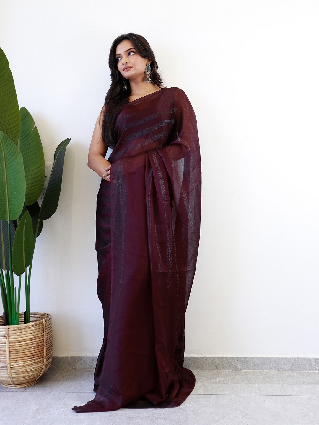 

Reeta Fashion Striped Ready to Wear Saree, Burgundy