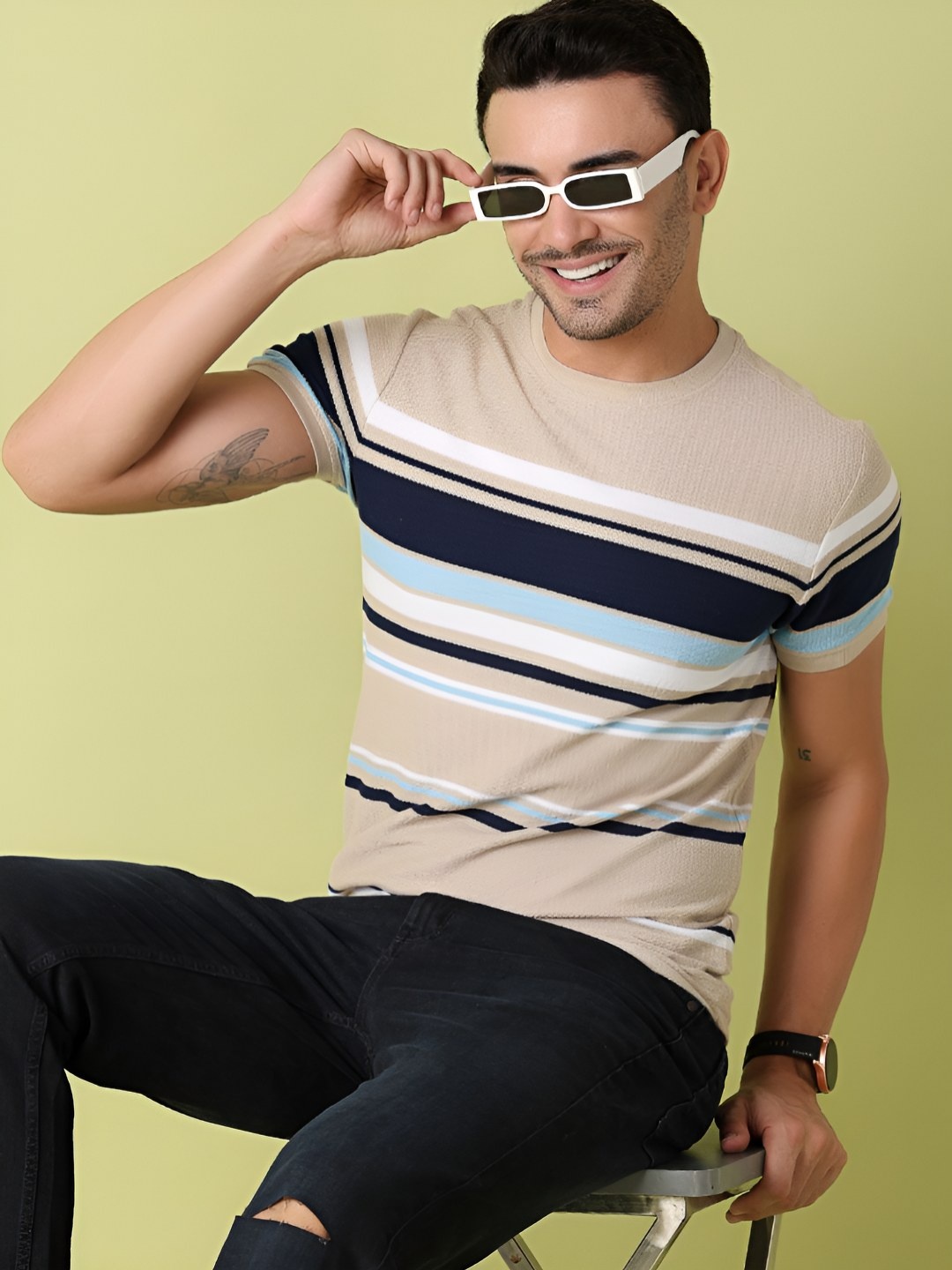 

V-Mart Men Striped Slim Fit T-shirt, Beige