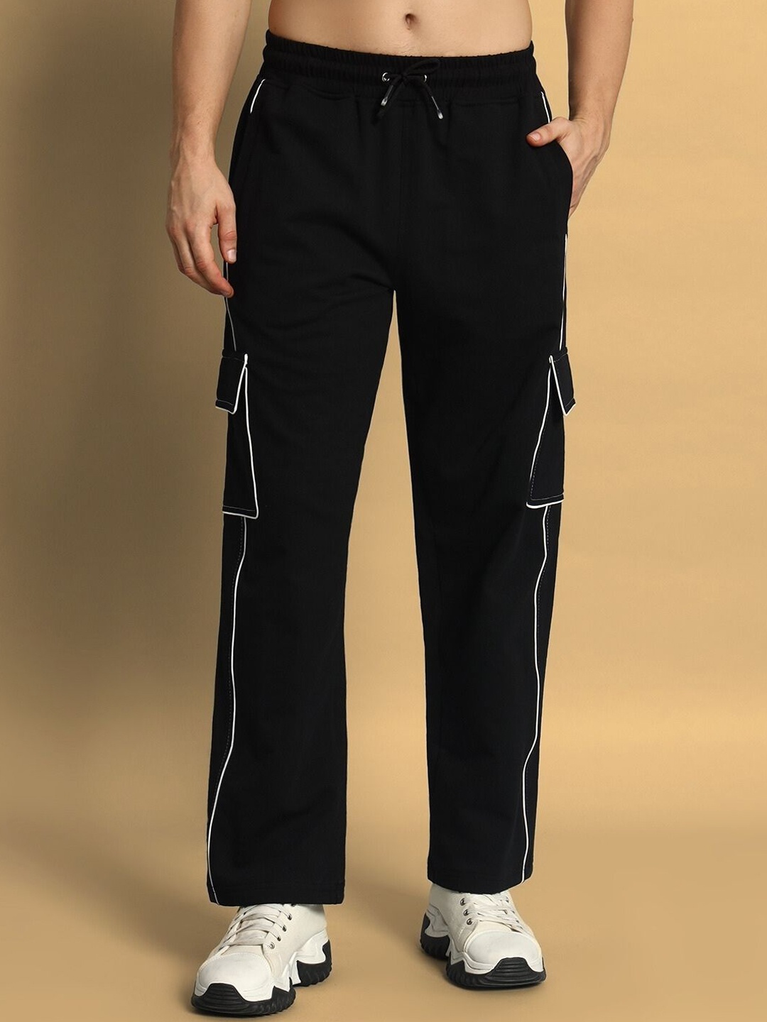 

WEARDUDS Men Mid-Rise Loose Fit Relaxed Cargos Trousers, Black