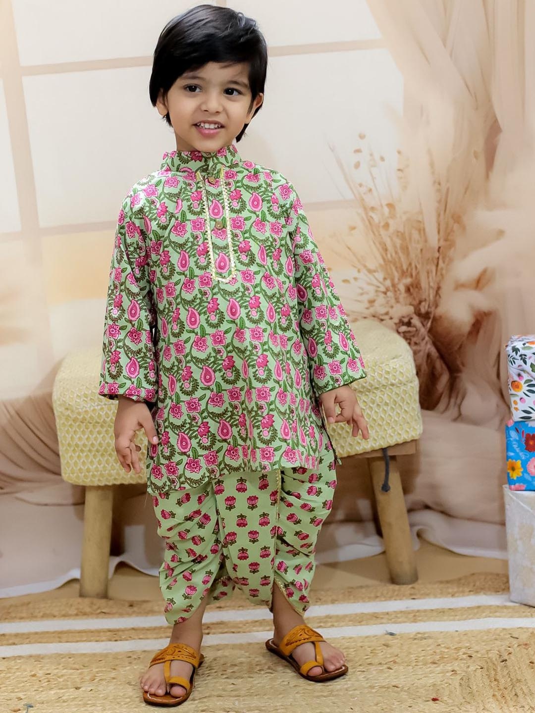 

BownBee Boys Floral Printed Gotta Patti Mandarin Collar Pure Cotton Kurta With Dhoti Pants, Green