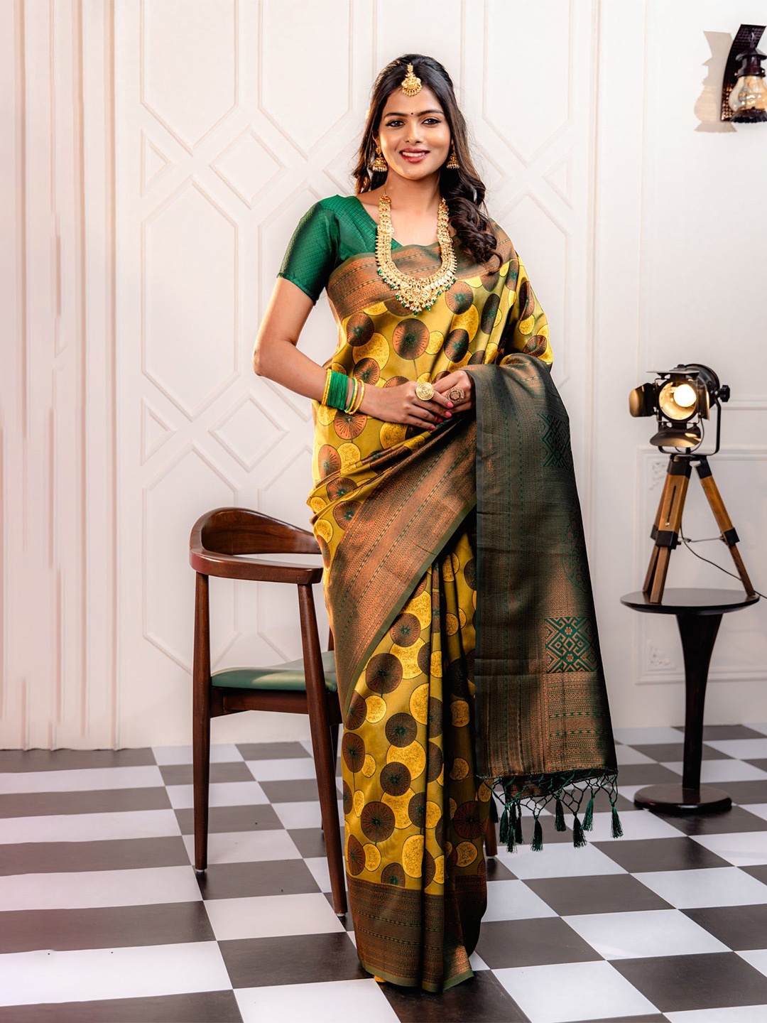 

Reeta Fashion Silk Blend Woven Design Zari Festive Celebrity Saree, Yellow