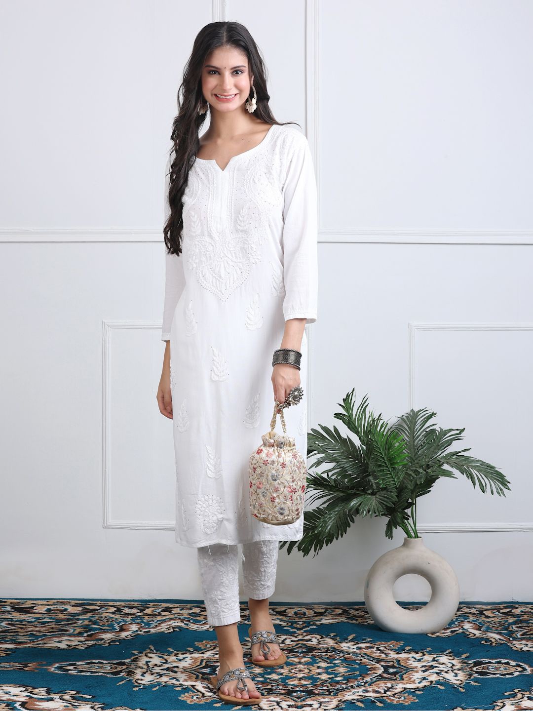 

KHAKA Floral Embroidered Chikankari Kurta, White