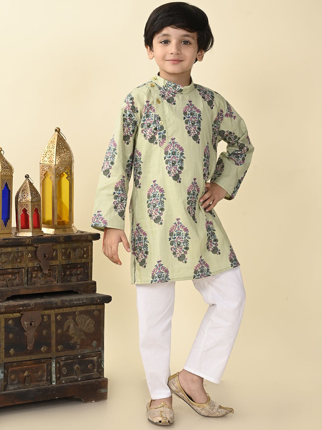 

Superminis Boys Floral Printed Regular Pure Cotton Straight Kurta with Pyjamas, Green