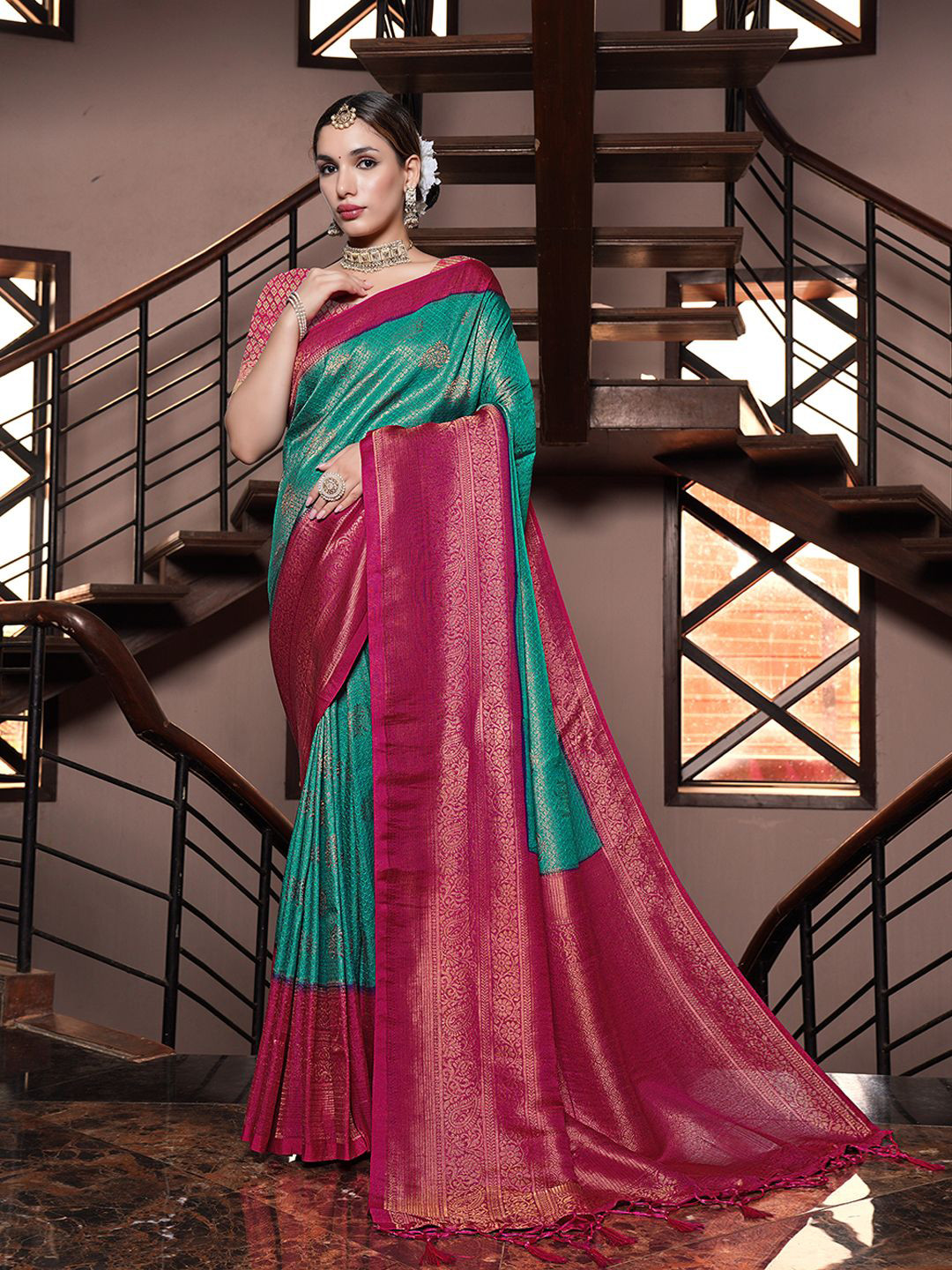 

JUST FASHION Woven Design Zari Kanjeevaram Saree, Green