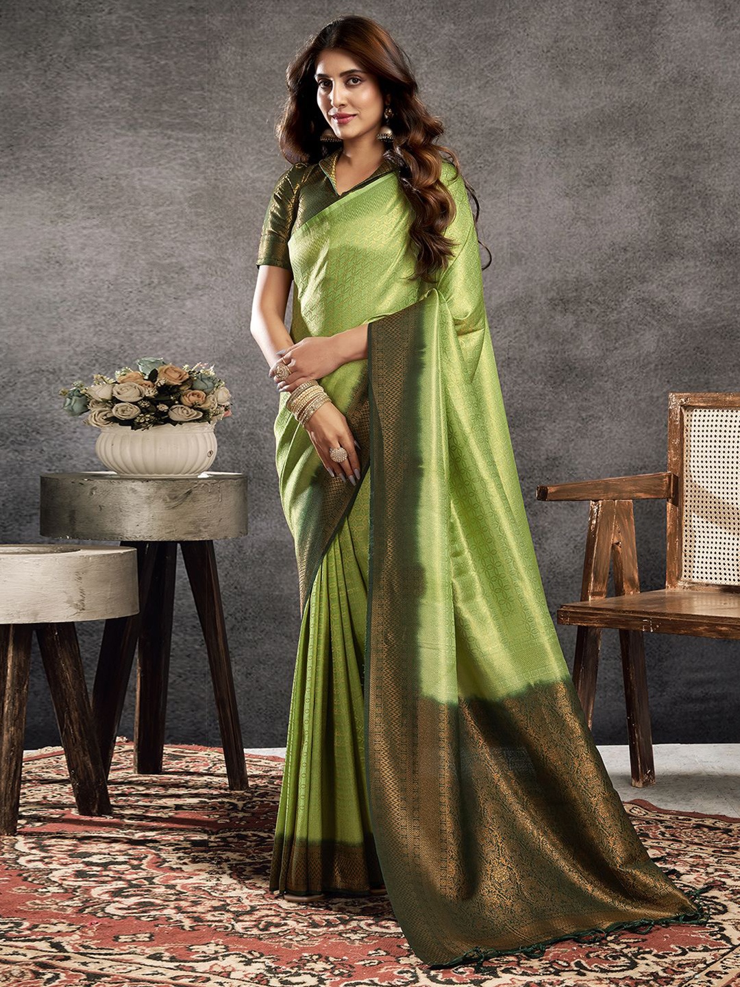 

Satrani Kanjeevaram Silk Blend Woven Design Zari Saree, Green