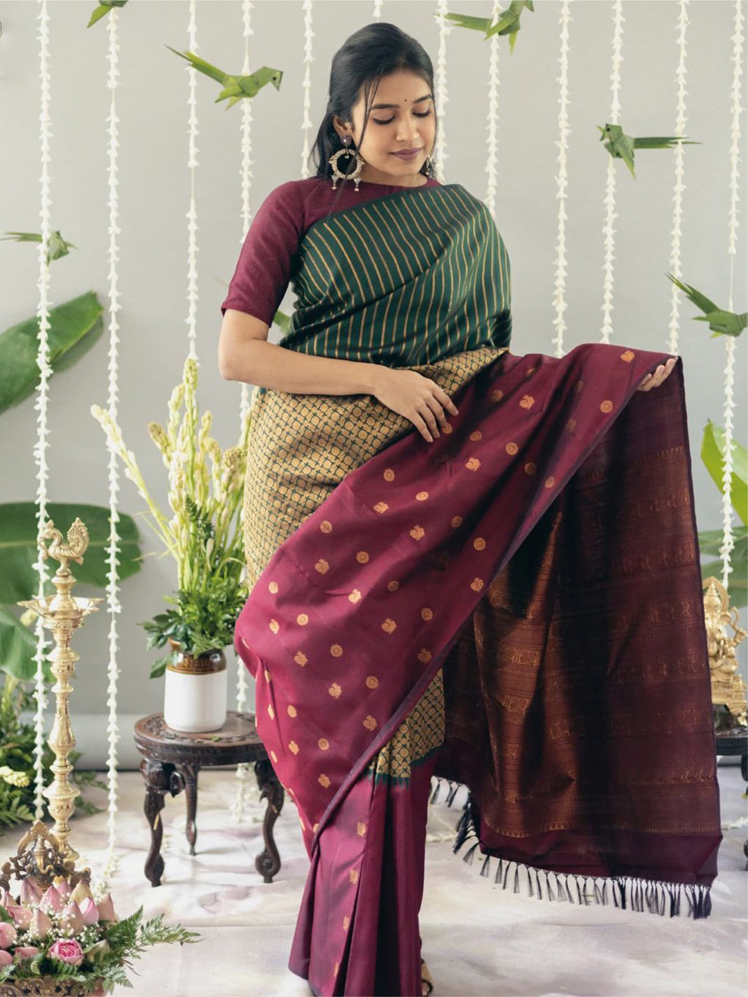 

VASALI Woven Design Kanjeevaram Saree, Green