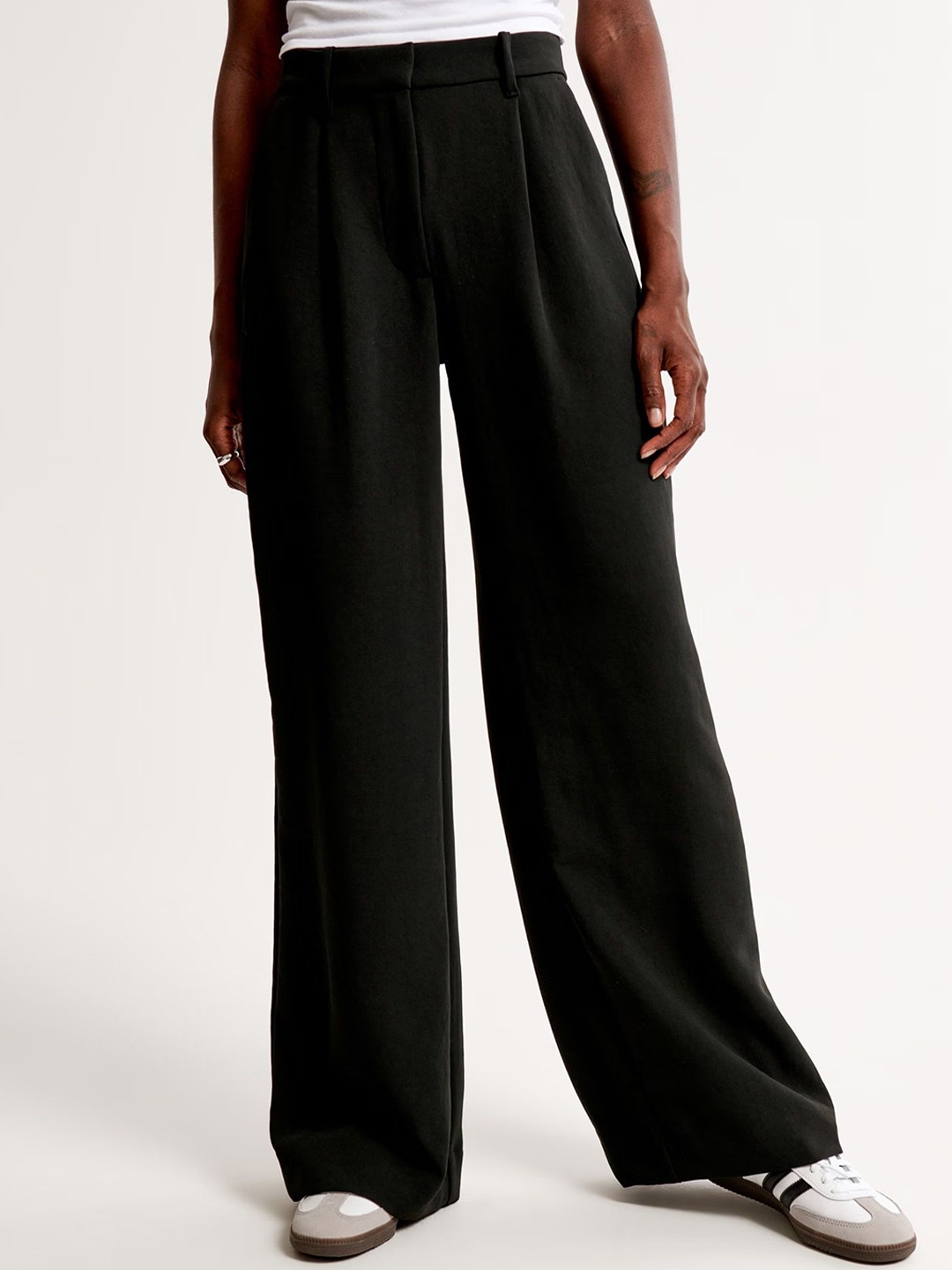 

FNOCKS Women Tailored Straight Fit Pleated Trousers, Black