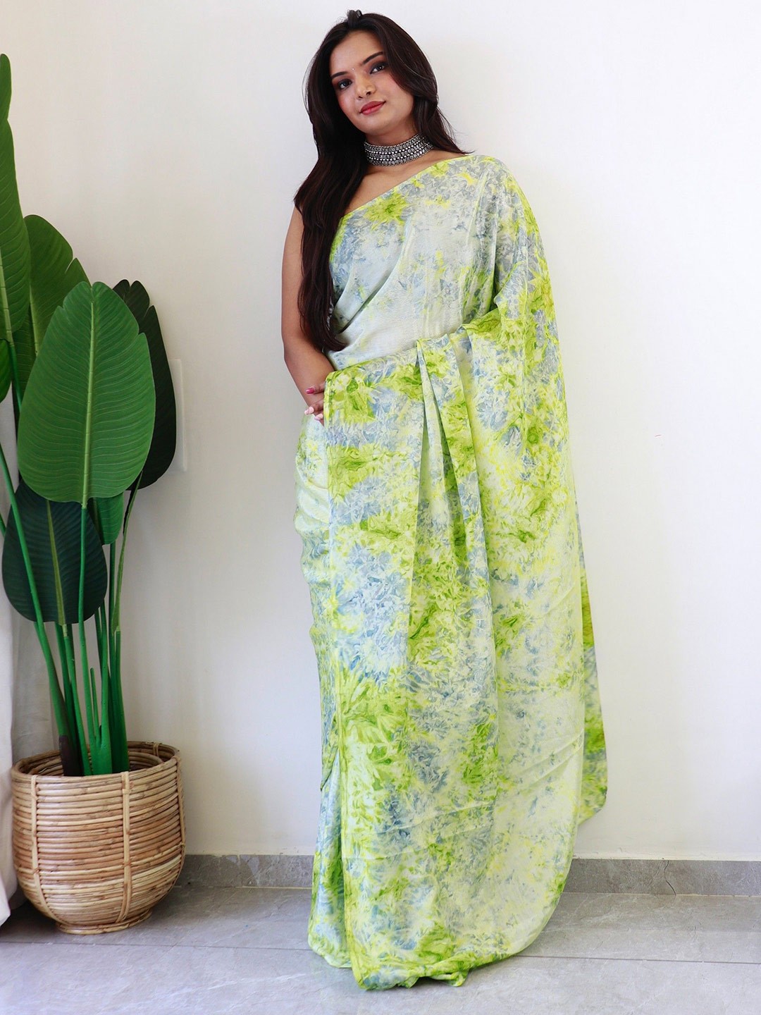 

Reeta Fashion Tie and Dye Ready to Wear Saree, Lime green