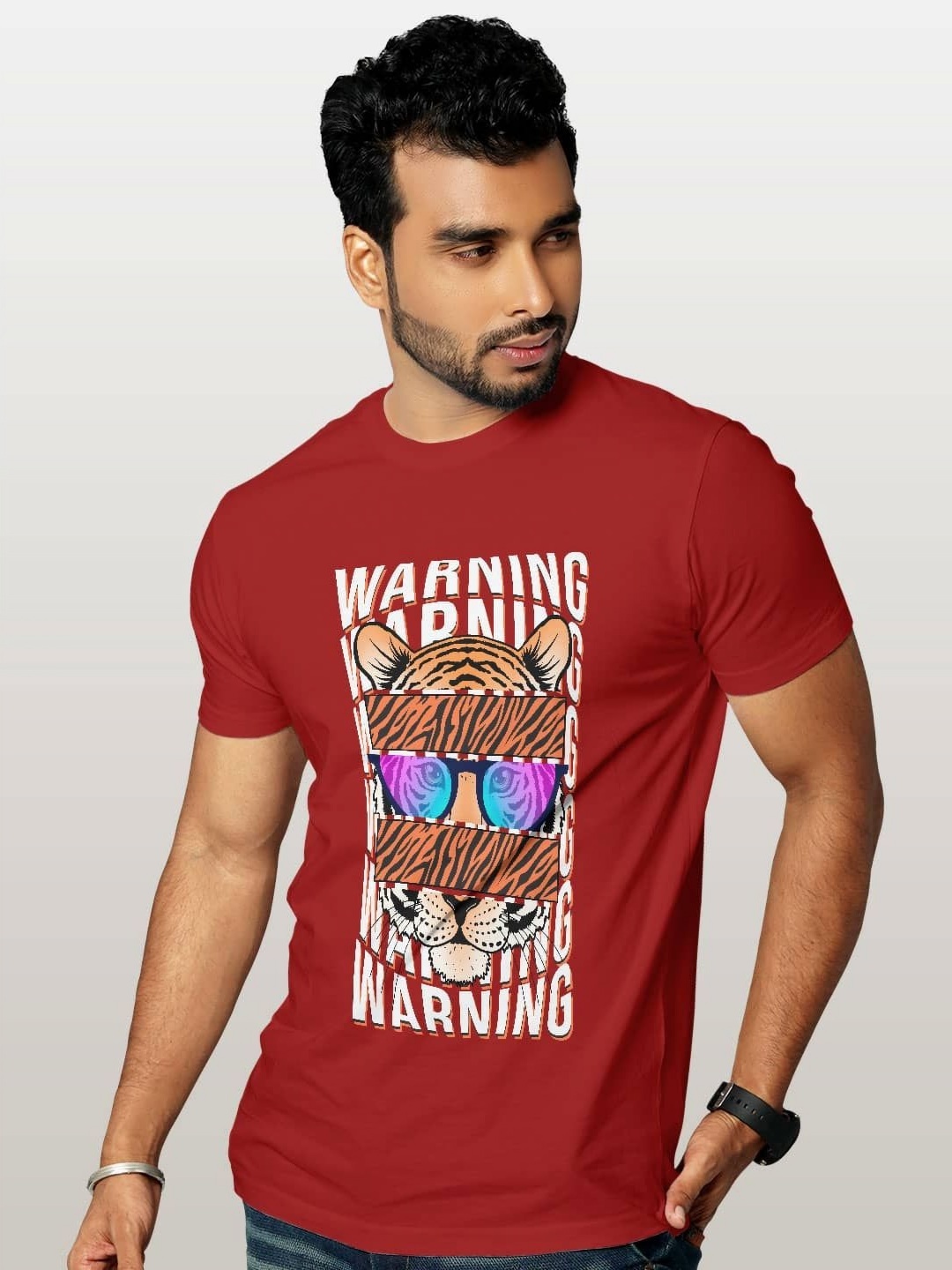 

macmerise Men Printed Applique T-shirt, Red