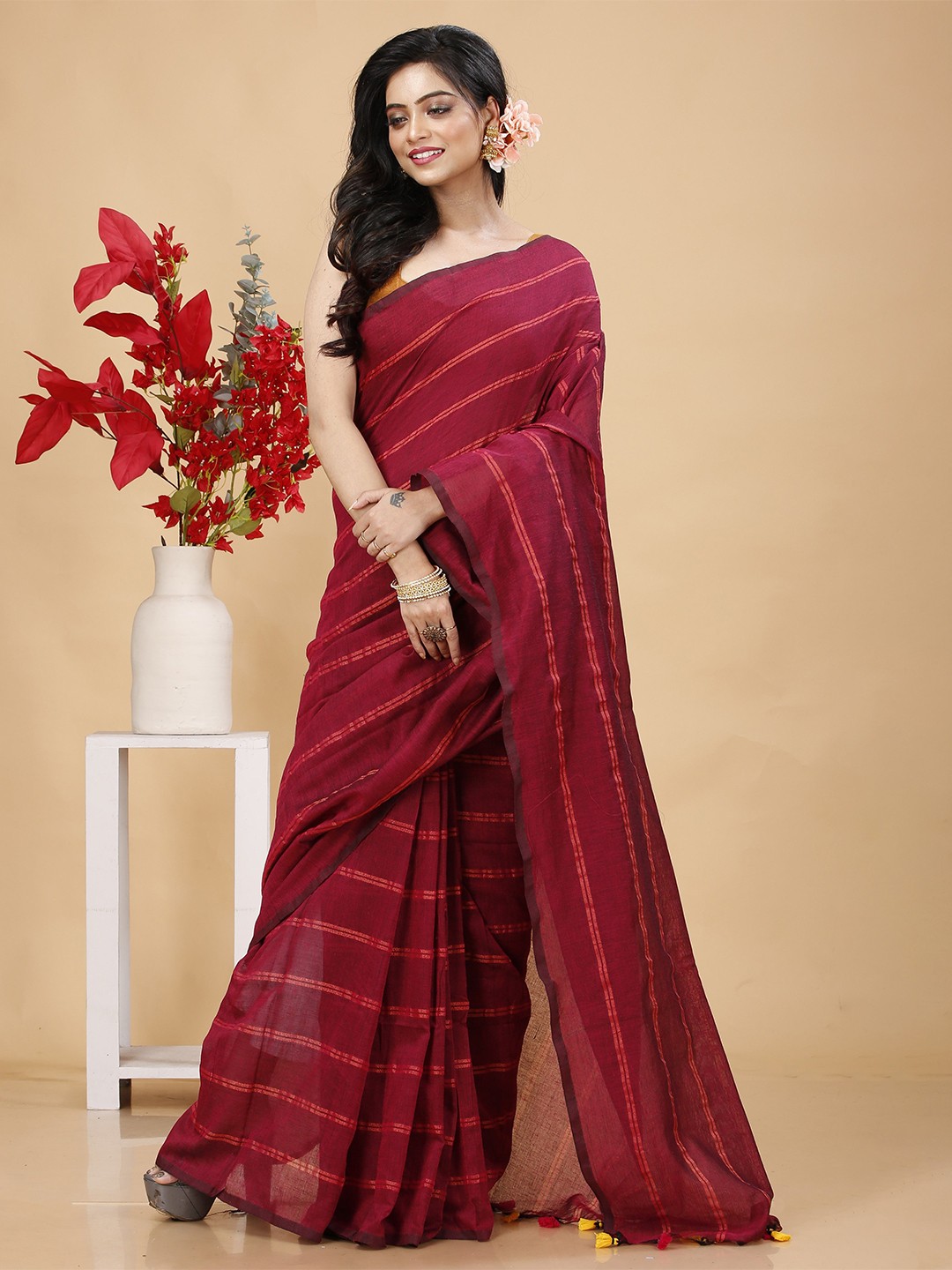 

SLAGHA Striped Pure Cotton Taant Saree, Red