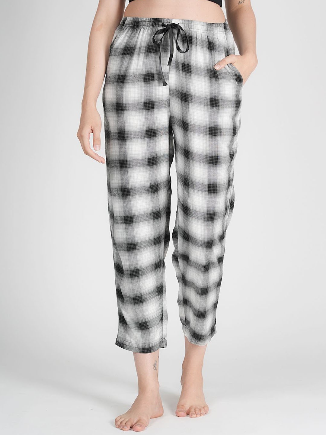 

Style Shoes Women Checked Mid Rise Lounge Pants, White