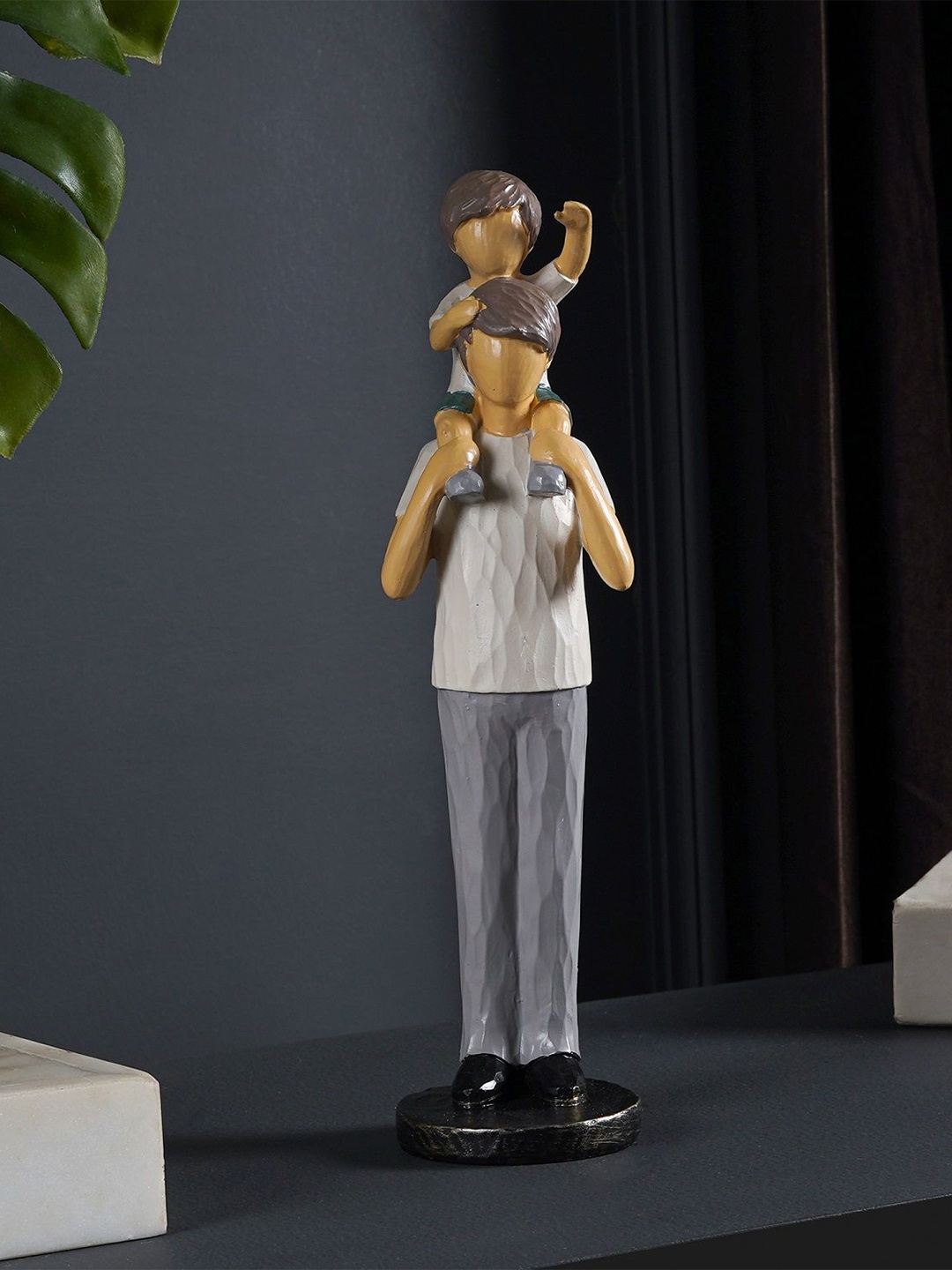 

THE ARTMENT Grey & White Decorative Son & Father Loving Statue Showpiece Figurine