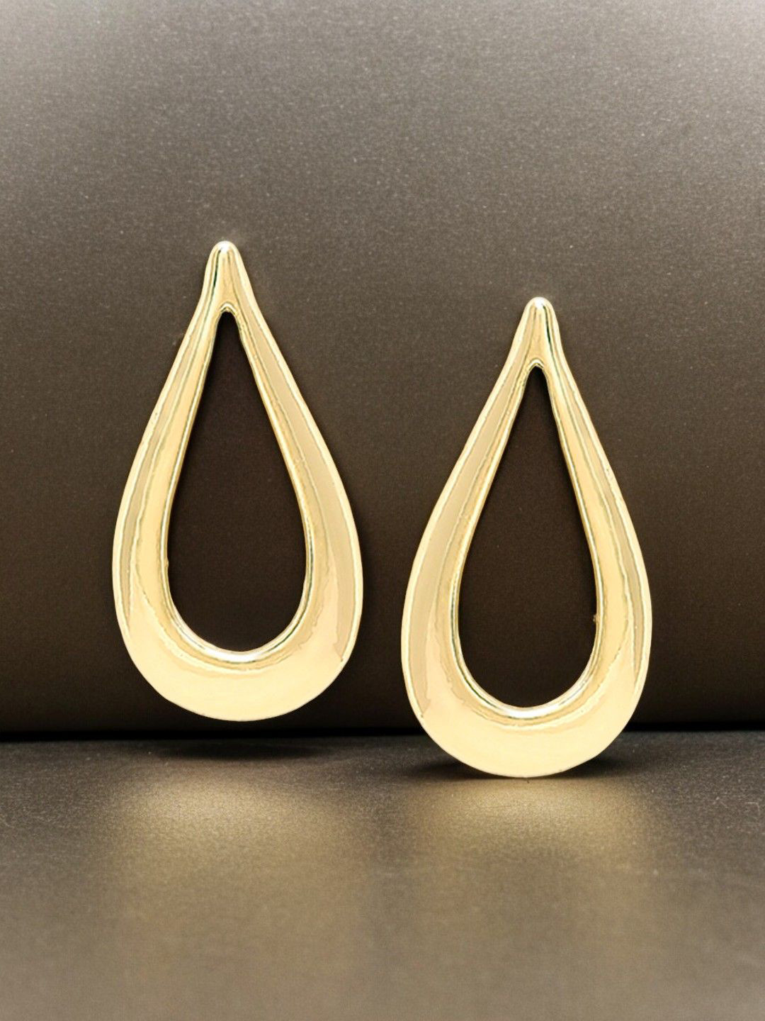

OOMPH Heart Shaped Studs Earrings, Gold