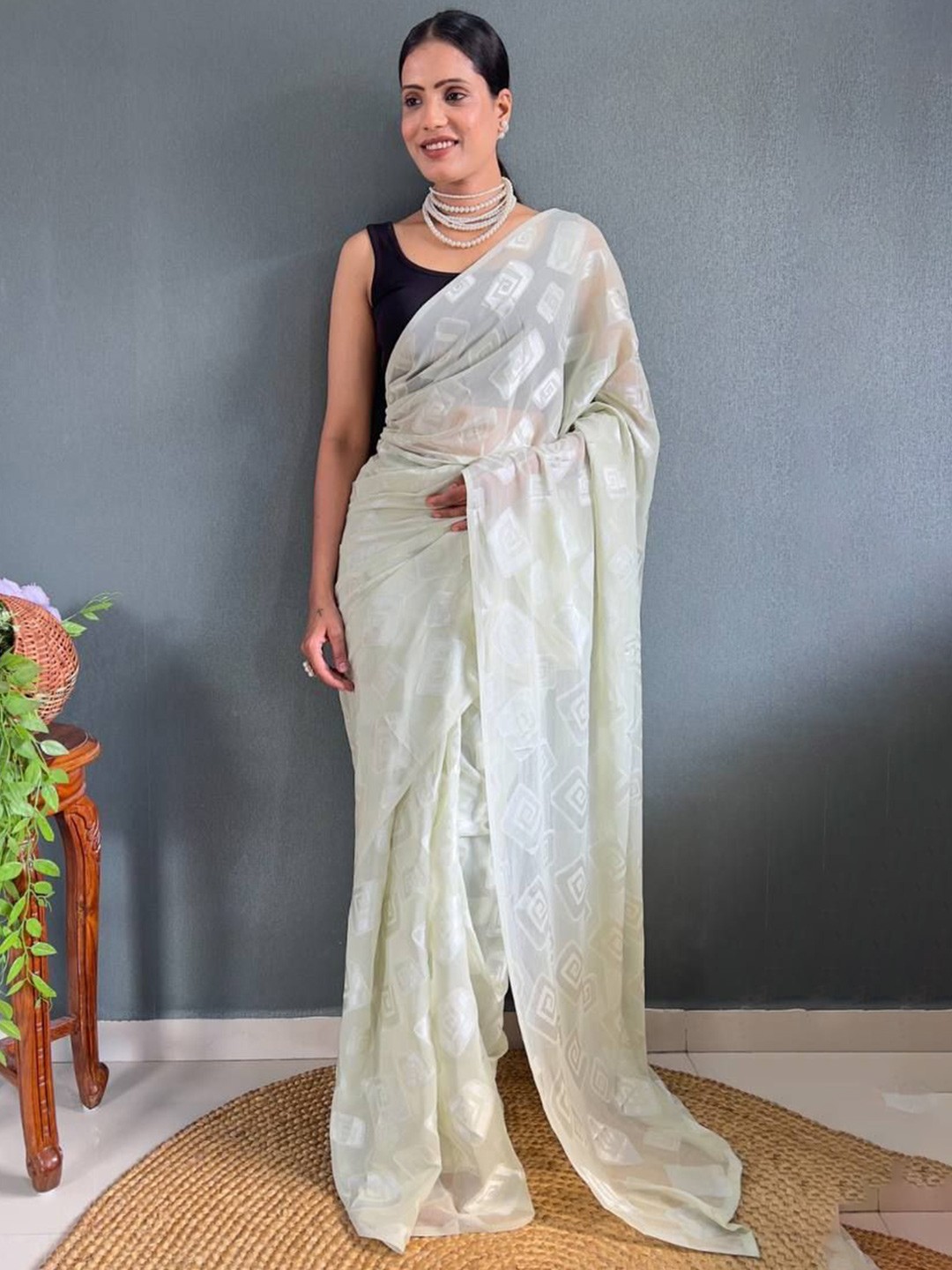 

Reeta Fashion Geometric Printed Ready to Wear Saree With Unstitched Blouse, Silver