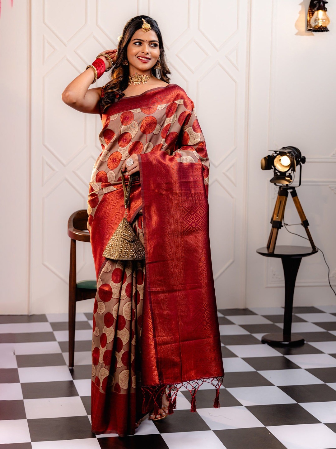 

Reeta Fashion Silk Blend Ethnic Motifs Zari Woven design Festive Celebrity Saree, Maroon