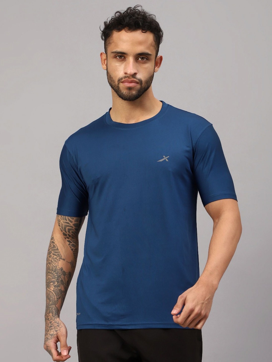 

VECTOR X Men Solid Round Neck T-shirt, Blue