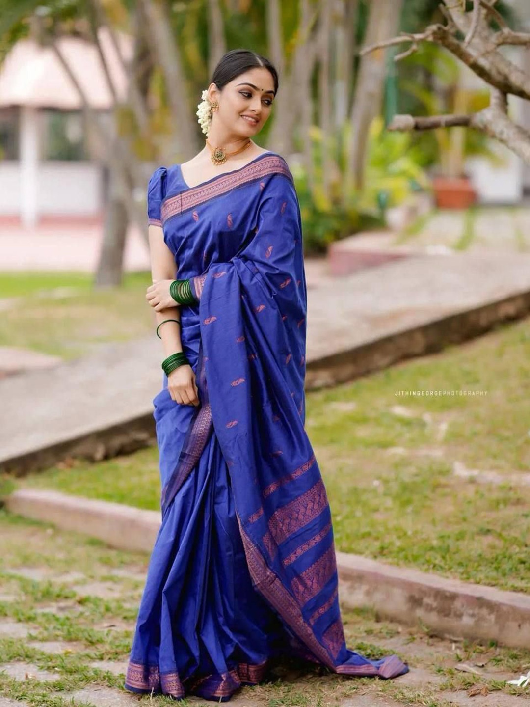 

Reeta Fashion Woven Design Zari Saree, Navy blue