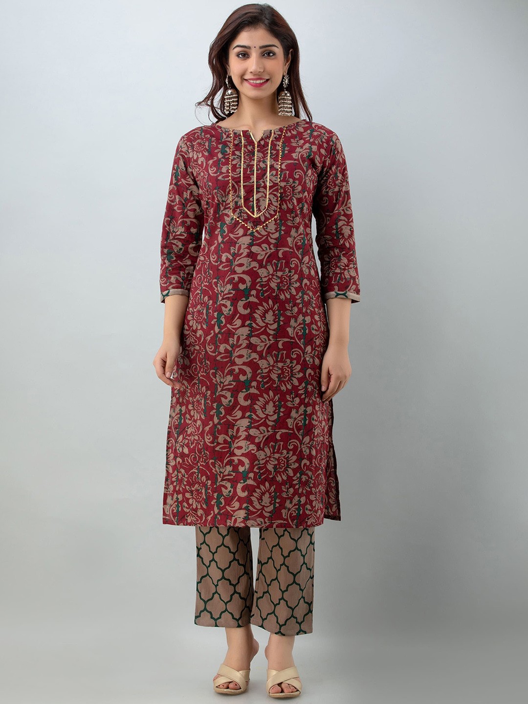 

VARICOS Floral Printed Notch Neck Gotta Patti Pure Cotton Straight Kurta, Maroon